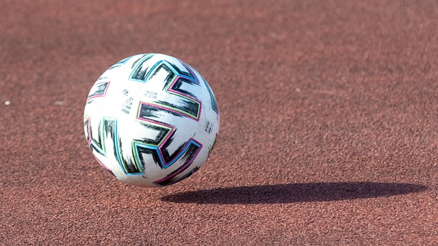 我们拭目以 我们拭目以